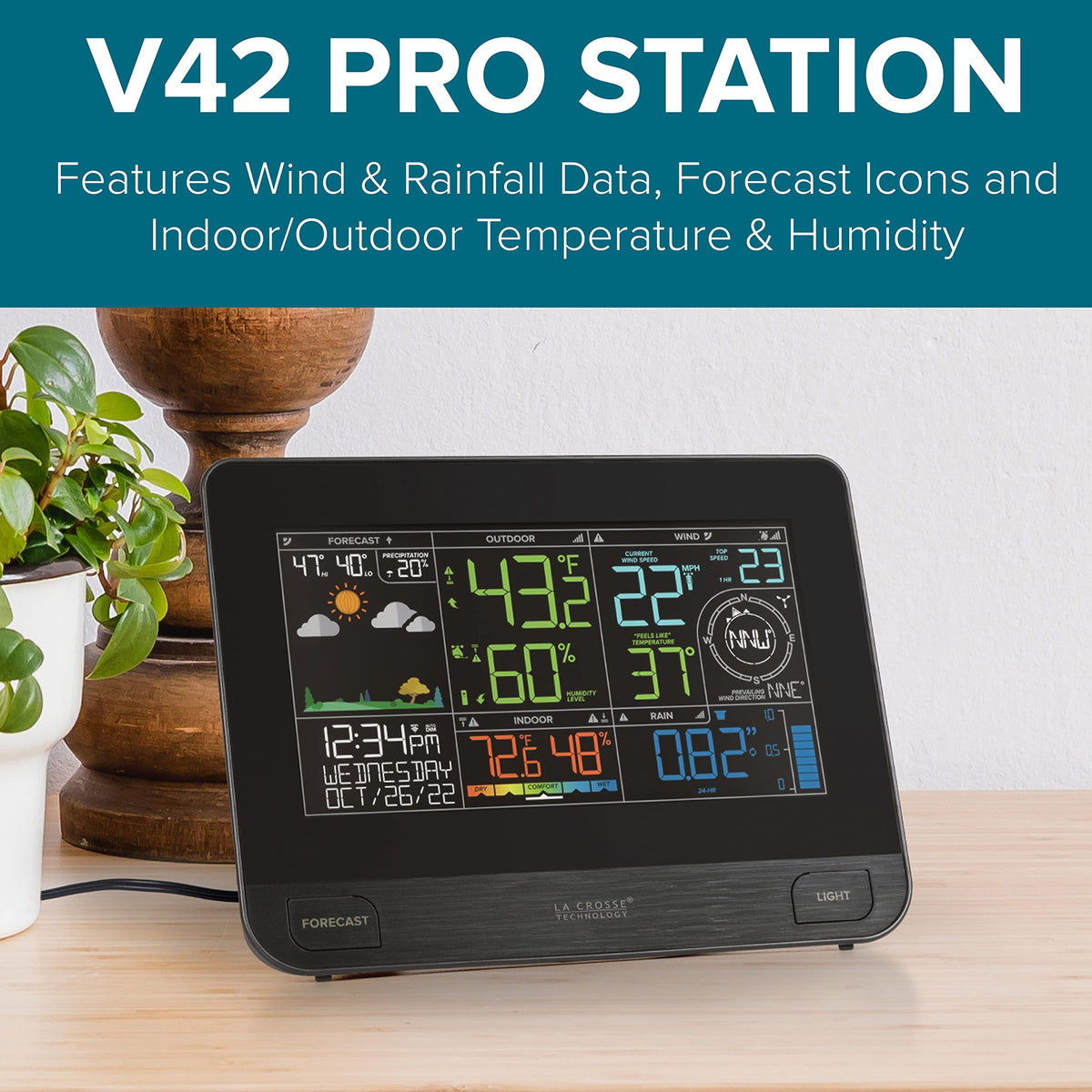 La Crosse V42-PRO-INT wind view highlights wind speed and direction for outdoor activities.