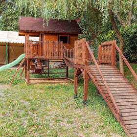 LADECH black powder coat finish resists rust for outdoor use
