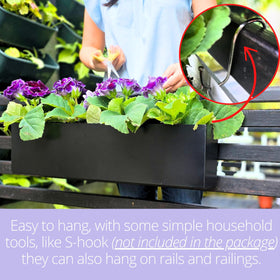 LáLáGreen wall box on railing adds modern garden accent
