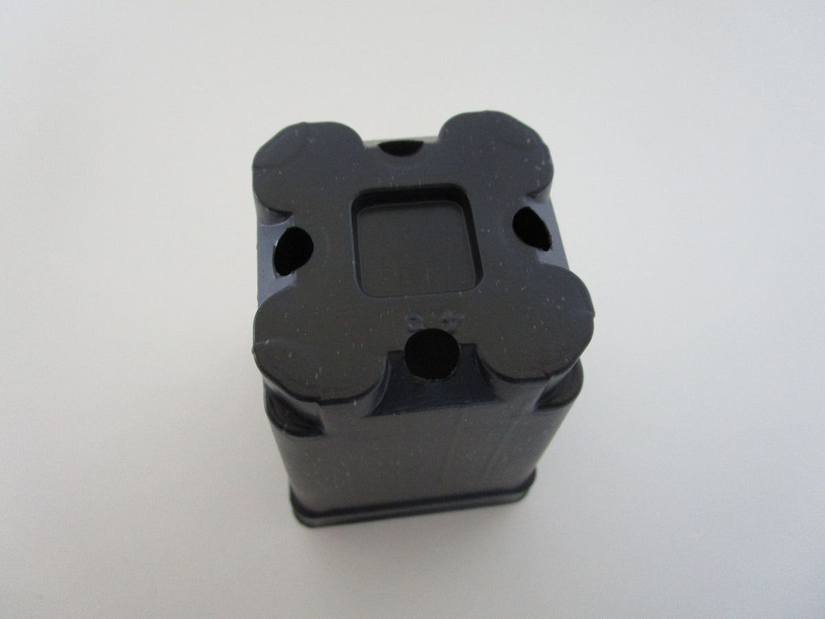 Landmark Plastics 2-5 square extra deep nursery pot in a 1020 tray, efficient packing.
