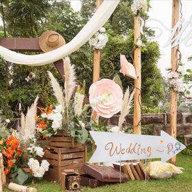LARREEDE reusable arrow sign kit suitable for multiple events.