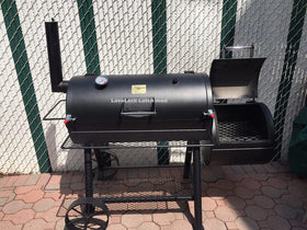 Outdoor-ready LavaLock clamps enhance durability and consistent performance during cooks.