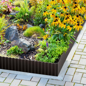 LAVEVE corrugated-edging-closeup-texture in black showcases rugged metal for defined garden edges.