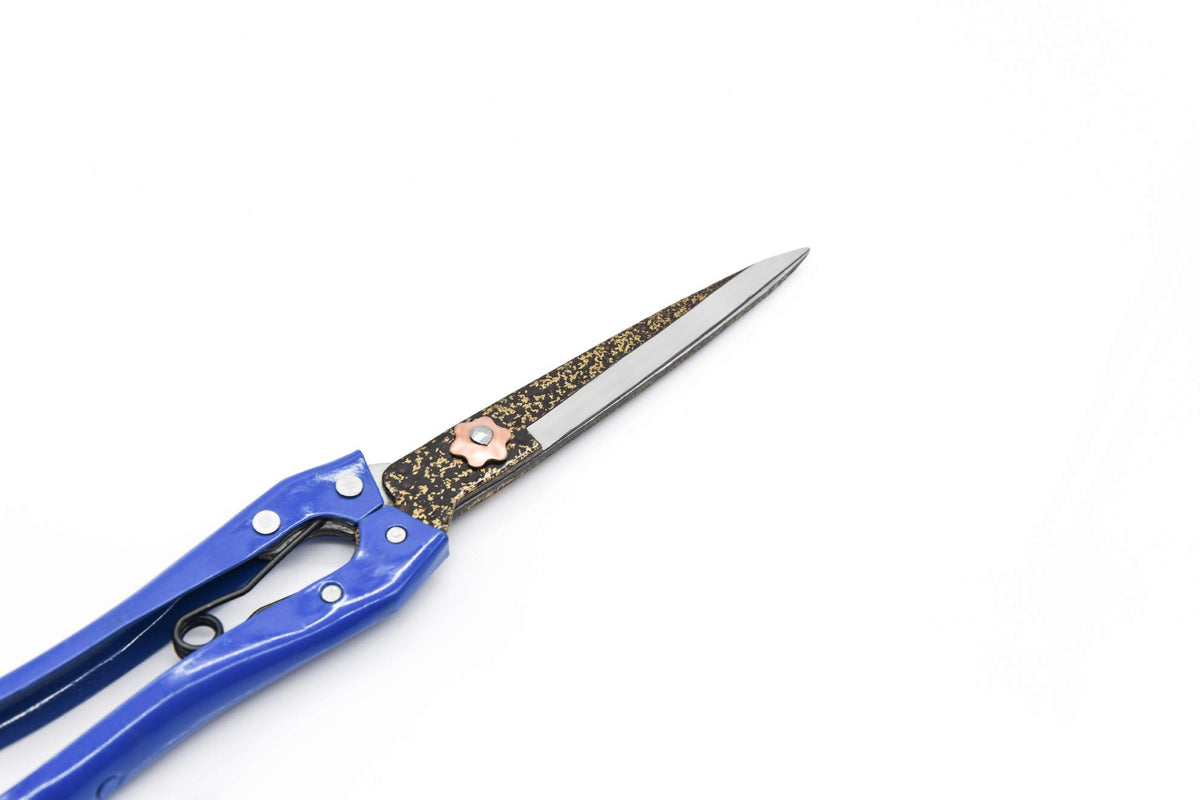LCDCM Grass Shear features manganese steel body for durability.