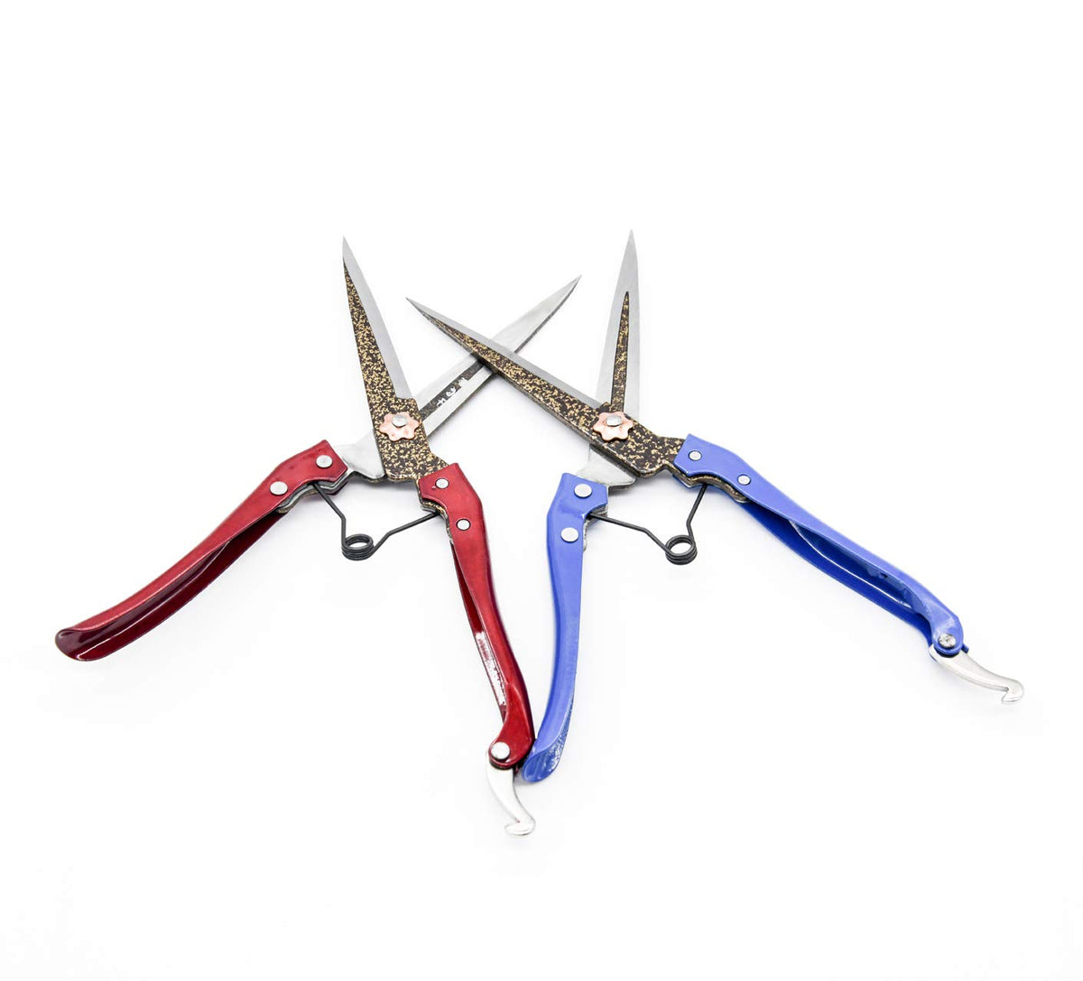 LCDCM Grass Shear packaging includes blades and spring mechanism.