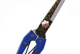 LCDCM Grass Shear spring-action design reduces hand fatigue.