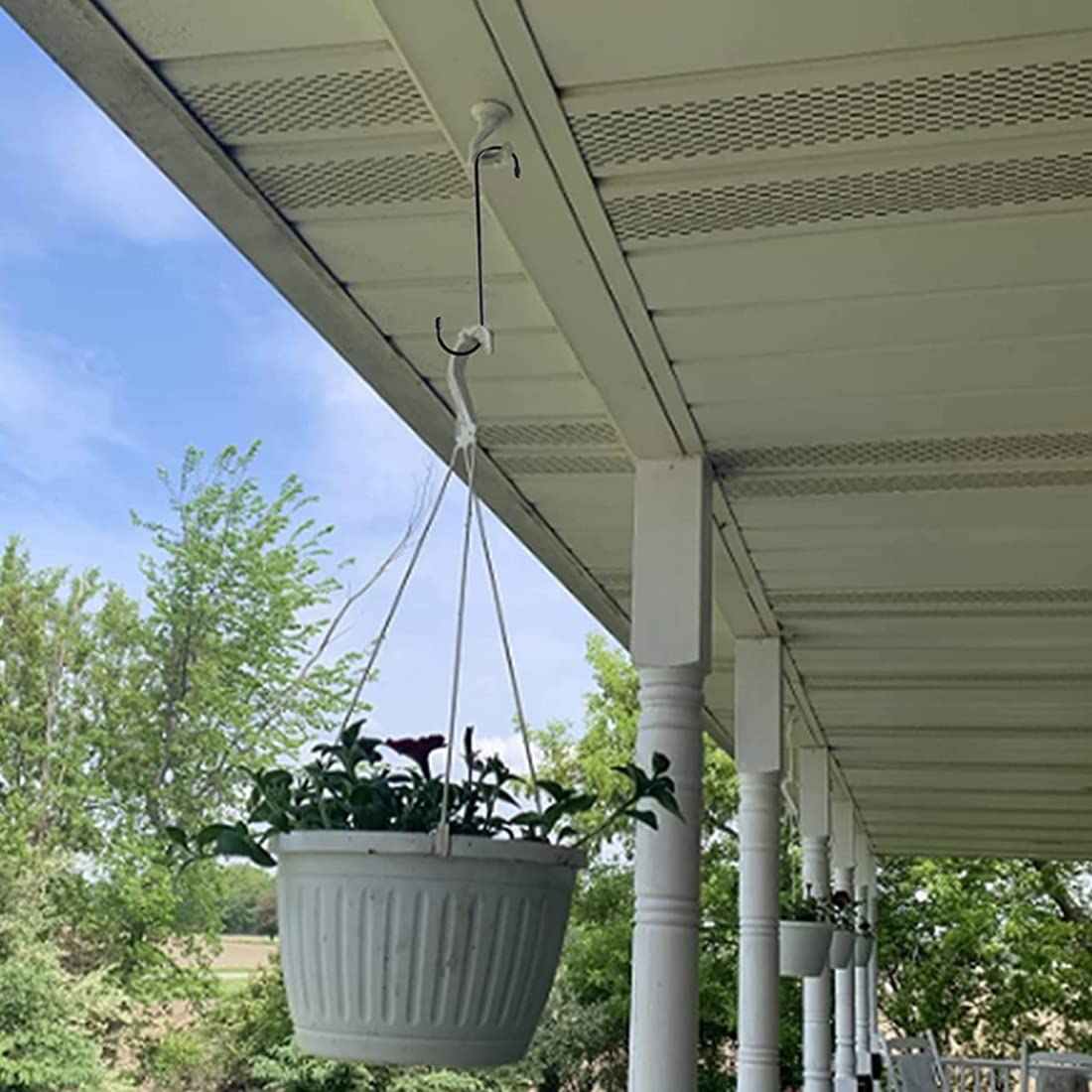 Lchkrep heavy-duty-use; supports heavier items like pots.