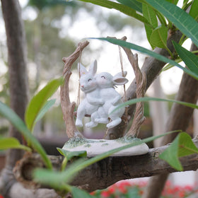 LC LCdecohome bunny resin statue withstands sun with aged finish