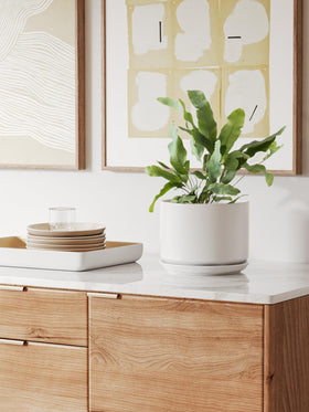 LE TAUCI 8-inch pot with a smooth surface that's easy to wipe clean.