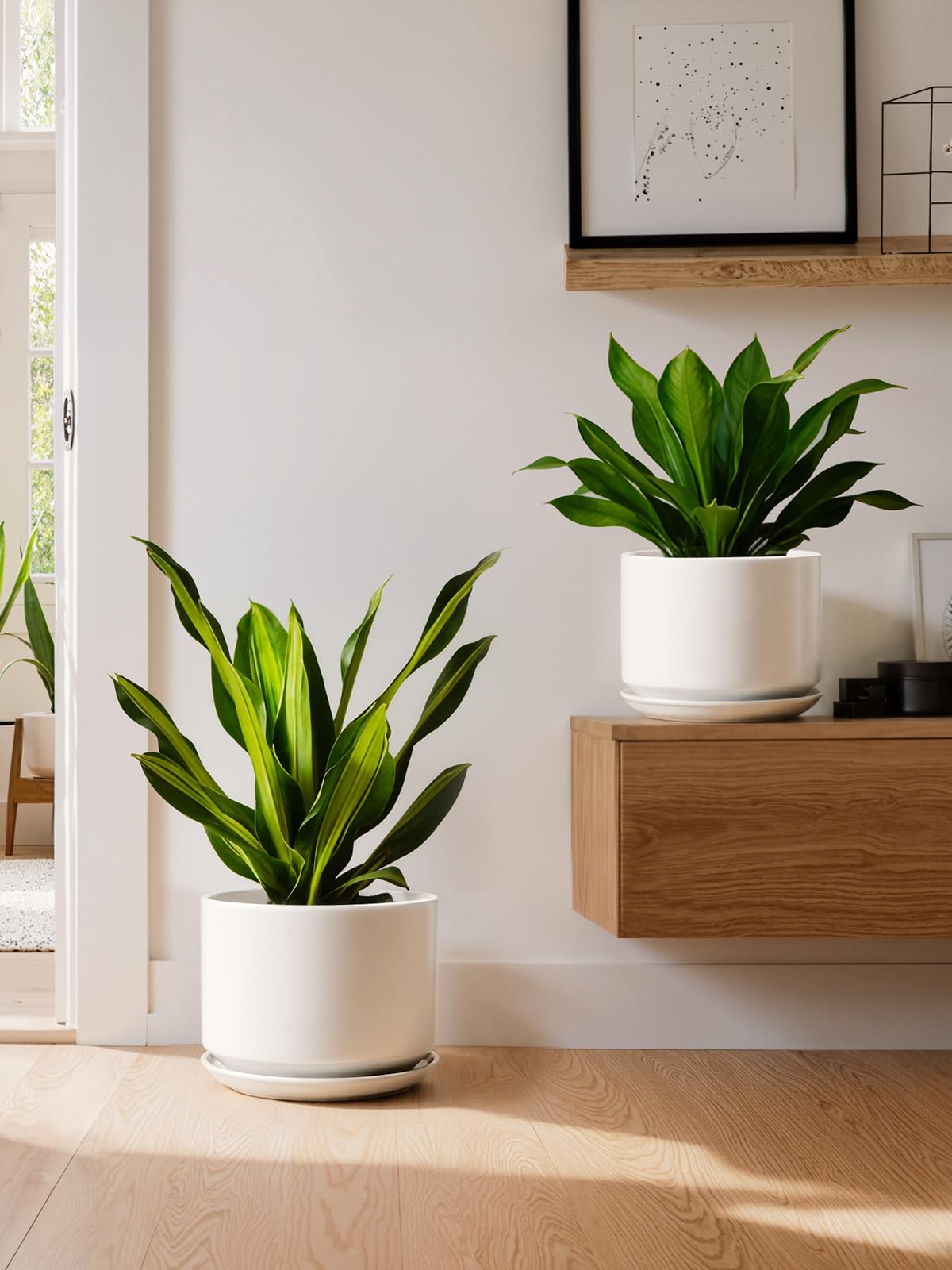 LE TAUCI pot in matte white glaze complements any decor style
