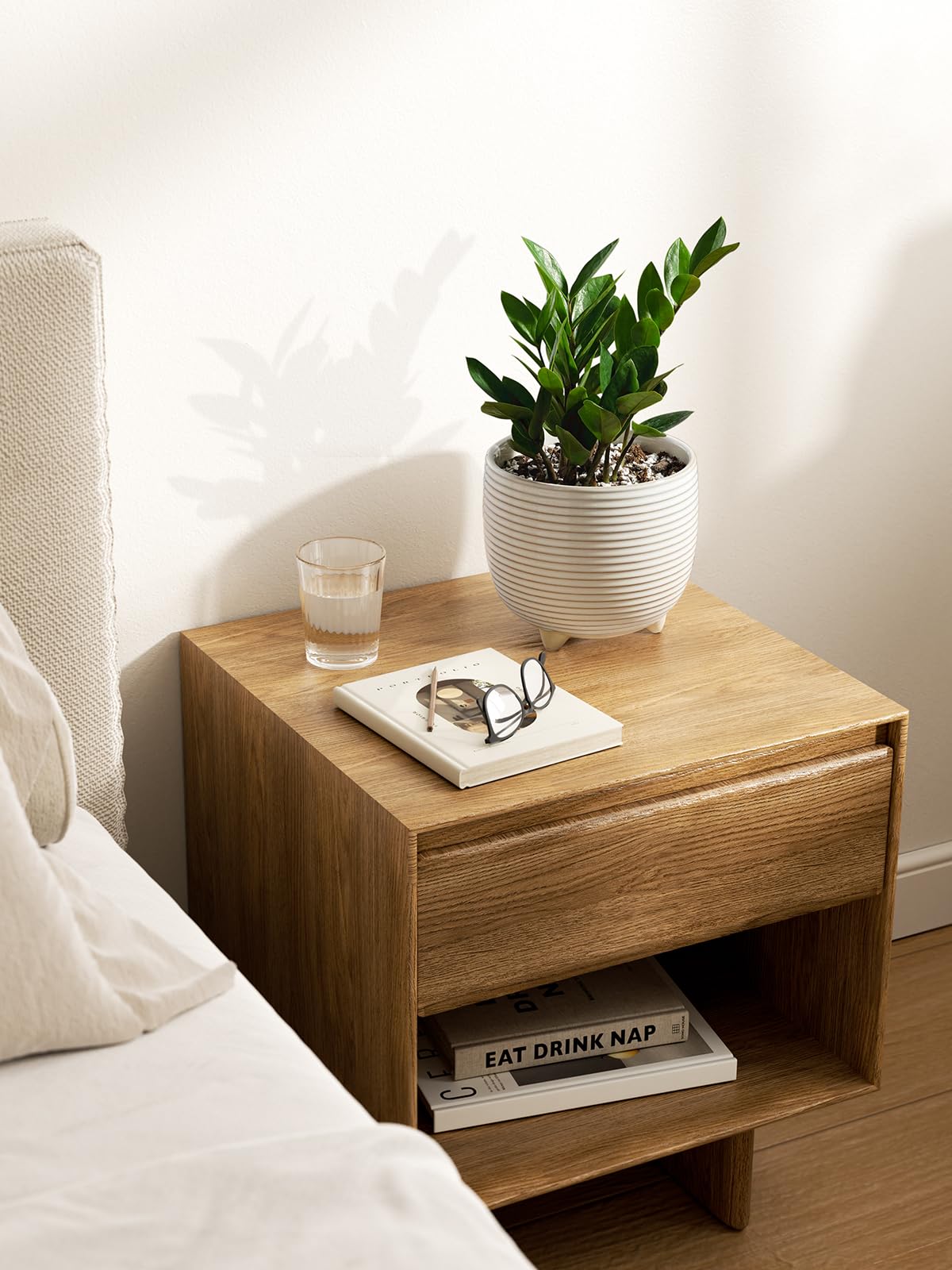 LE TAUCI pot includes silicone plug for leak prevention and tidy spaces.
