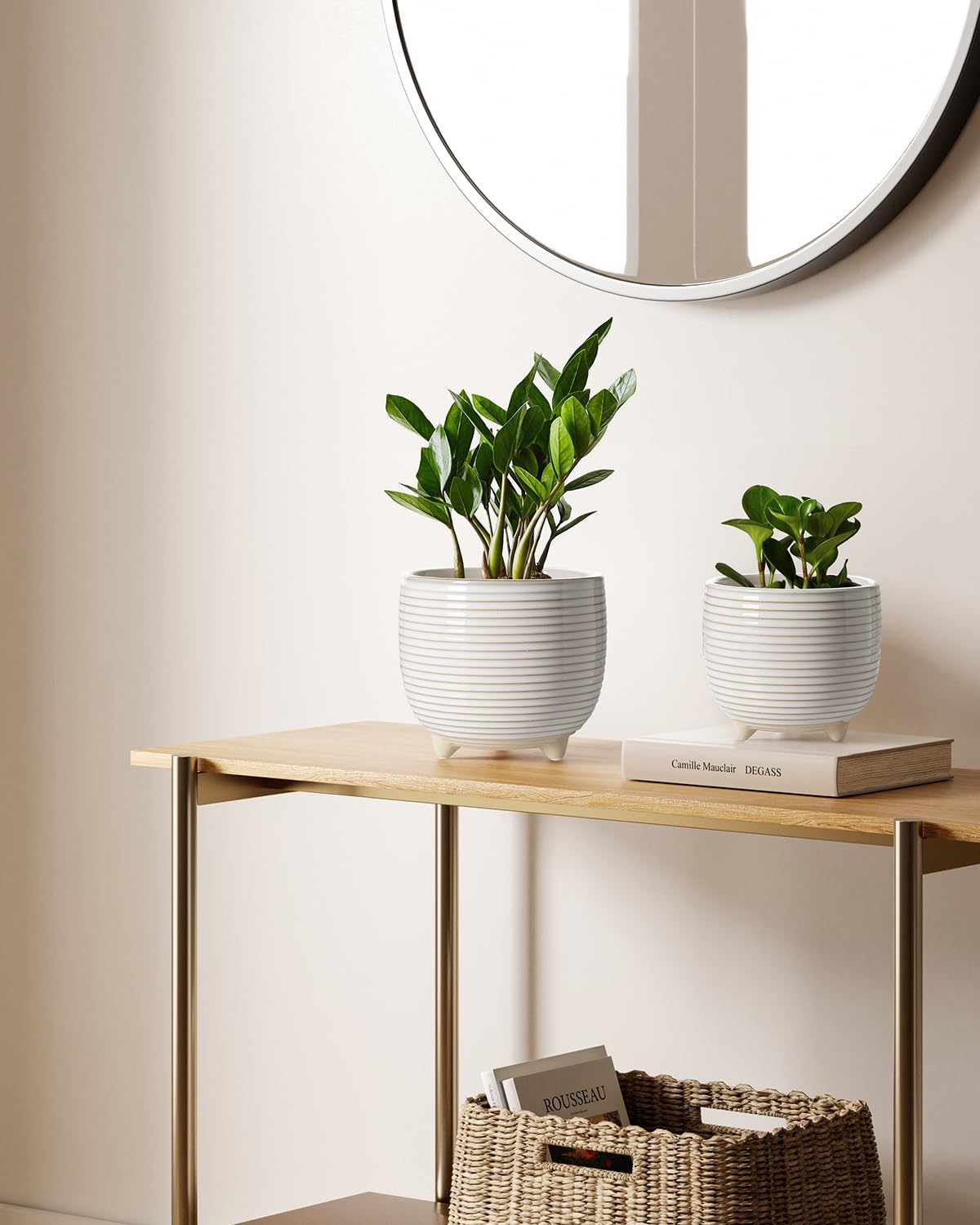 LE TAUCI white reactive glaze ceramic pot highlights modern style and durability.