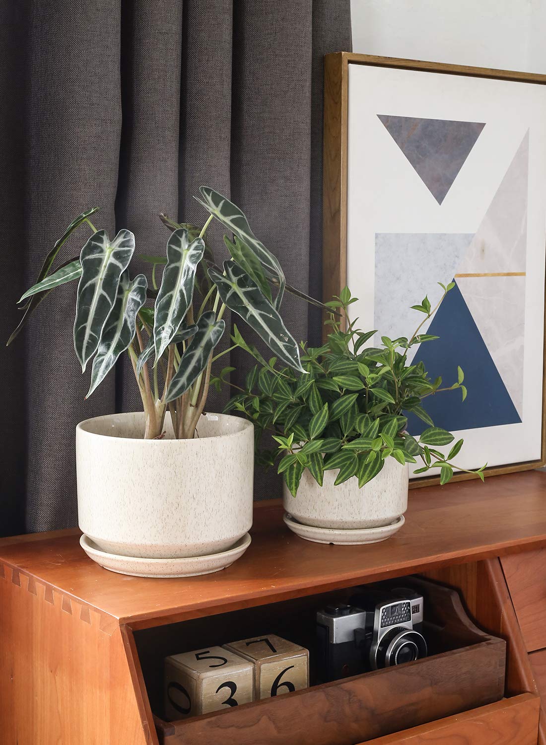 LE TAUCI pots side view showcasing modern design and durable stoneware.