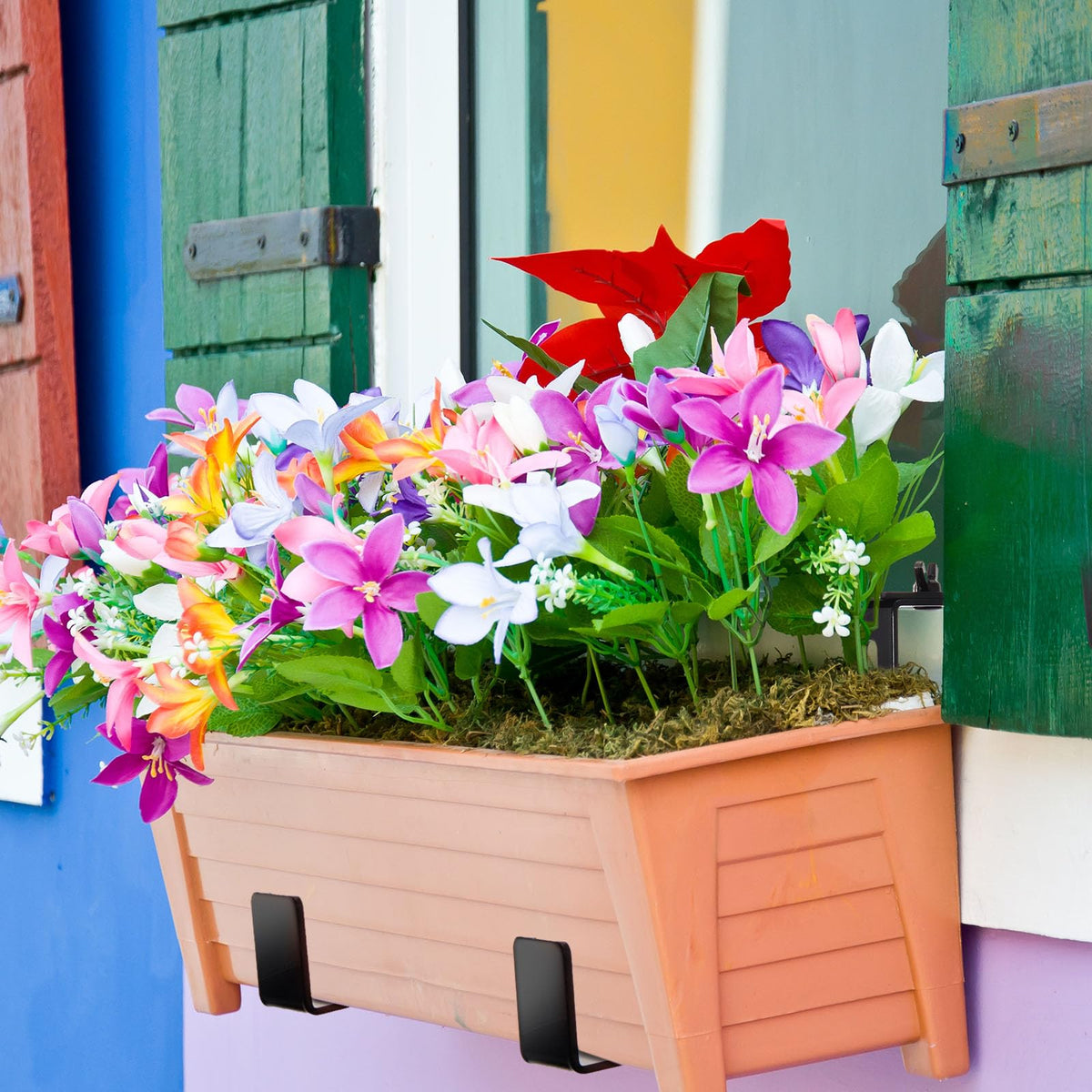 Leinuosen fence wall planter bracket demonstrates versatile mounting options for small gardens.