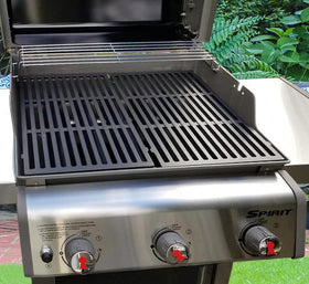 Leship Genesis grill grates cooking surface provides steady heat distribution.