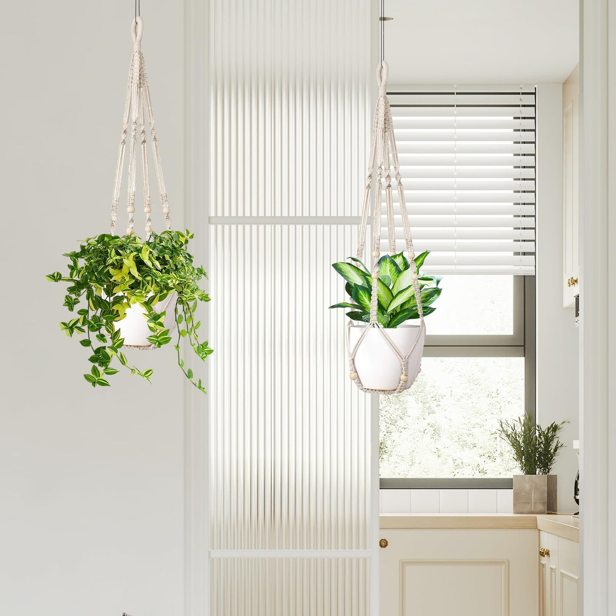 LEWESU hanging planter parts include expansion tubes for secure setup.
