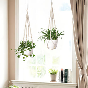 LEWESU two ceiling hooks and S-hooks simplify mounting.