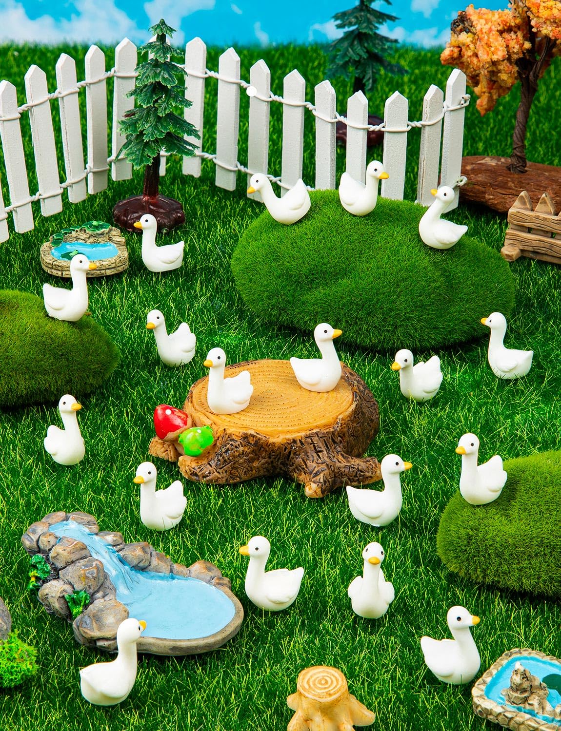 LHSYFBZ mini goose resin statue for cake toppers and party themes.