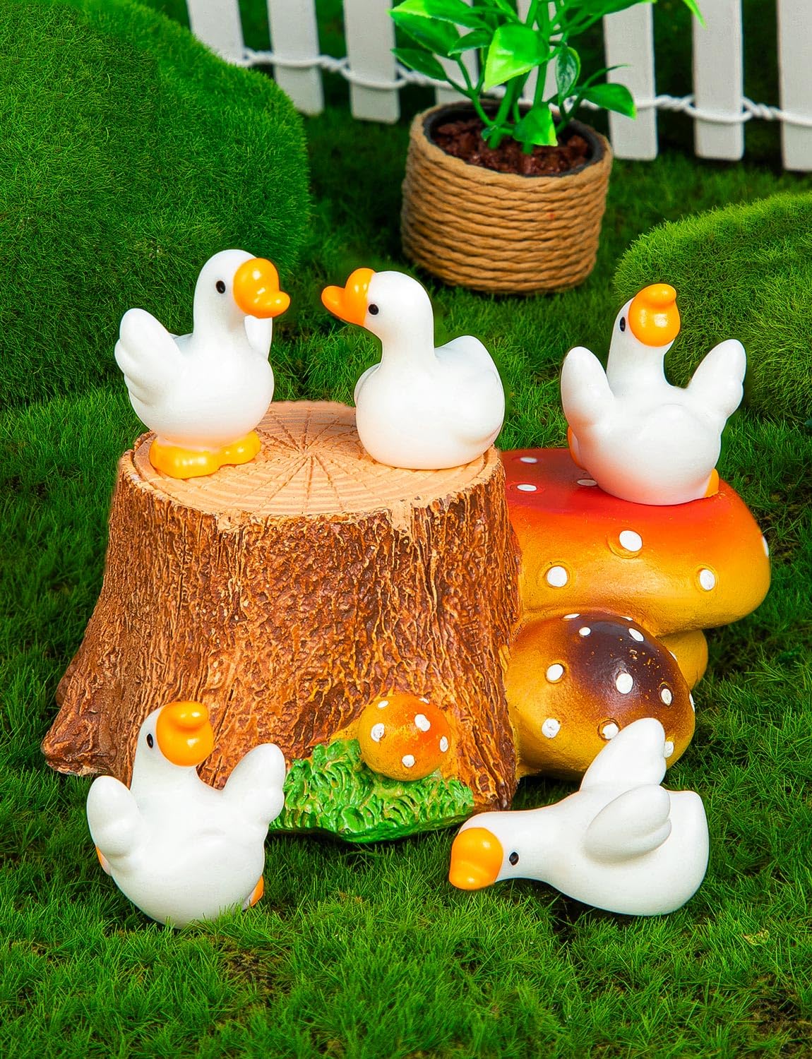 LHSYFBZ goose ornaments for DIY crafts provide compact, vivid accents.