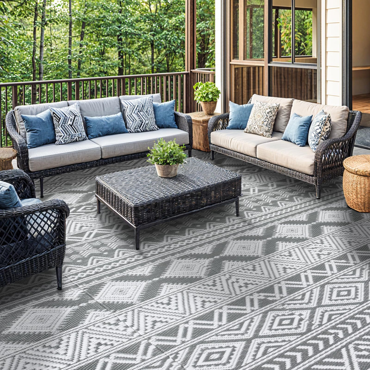 LIANLAM rug showing heat-sealed edges for enhanced durability