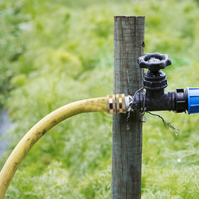 Lifynste outdoor connector ideal for watering tools and nozzles.
