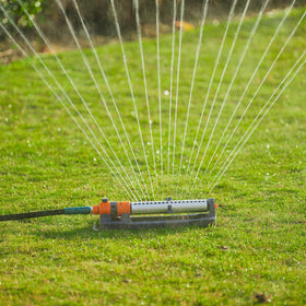 LINEX spray sprinkler supports family outdoor play in summer.