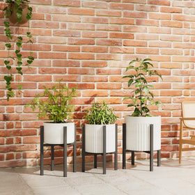 Linpla indoor-outdoor plant display suits apartments or patios.
