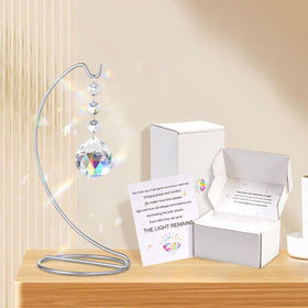 LinyAlmY sun catcher 40mm crystal highlights light and creates gentle reflections.