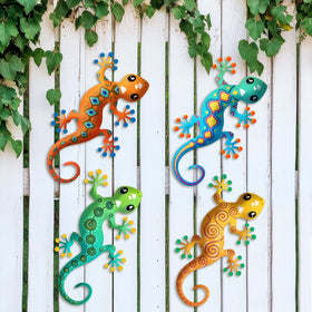 Liosecgar metal gecko tree decor creates playful focal point on outdoor trunk