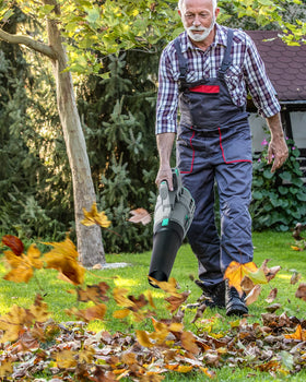 LiTHELi 4.0Ah battery supports longer runtime for outdoor cleaning.