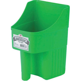 Little Giant enclosed feed scoop with spill-reducing design for clean handling