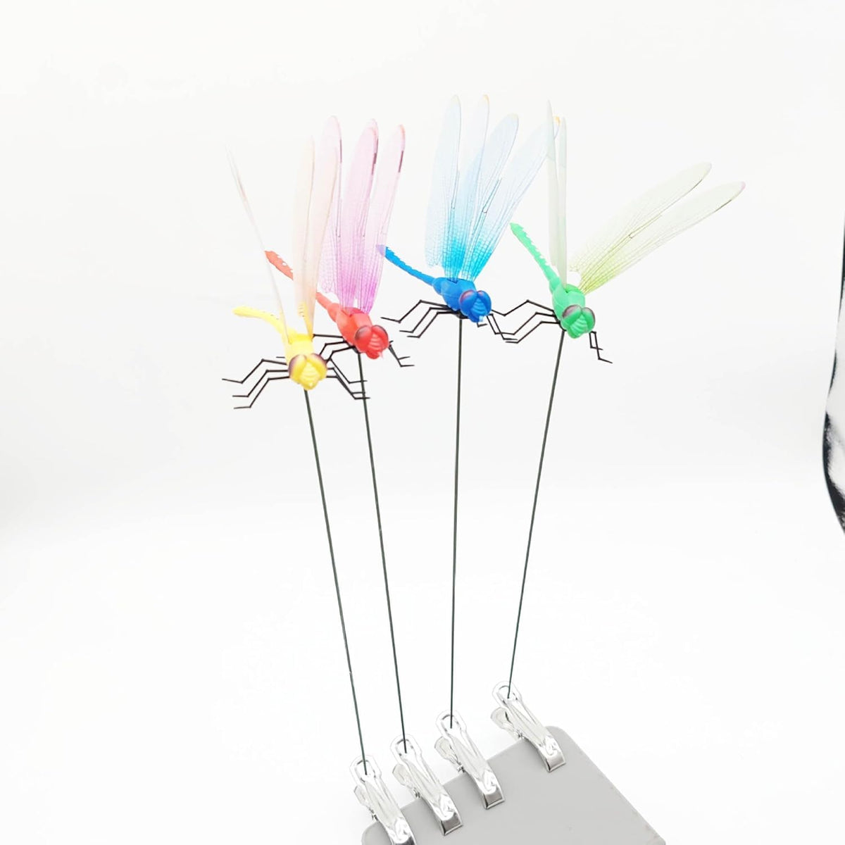 Little Syohe dragonfly clip outdoor use for playful motion in spaces.