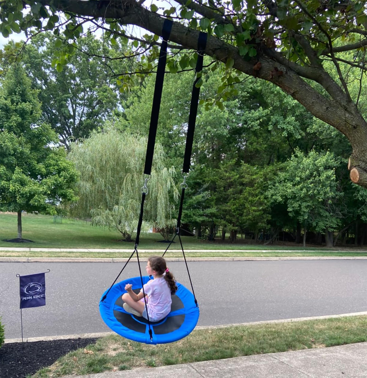 LIVEKOOQ quick-setup swing strap enables tool-free installation