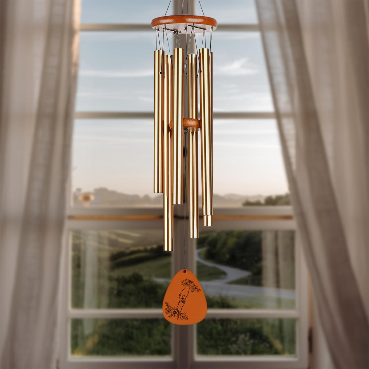 Livinges weather-resistant wind chimes endure rain and sun while maintaining charm.