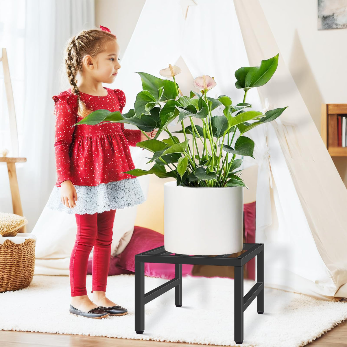 LLAXERGU garden patio display stand adds height and style to blooms.