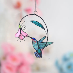 Lolitarcrafts stained glass hummingbird closeup showing details and color