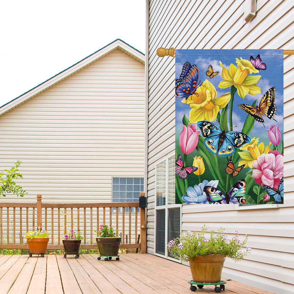 Louise Maelys burlap garden flag endures weather through the seasons.