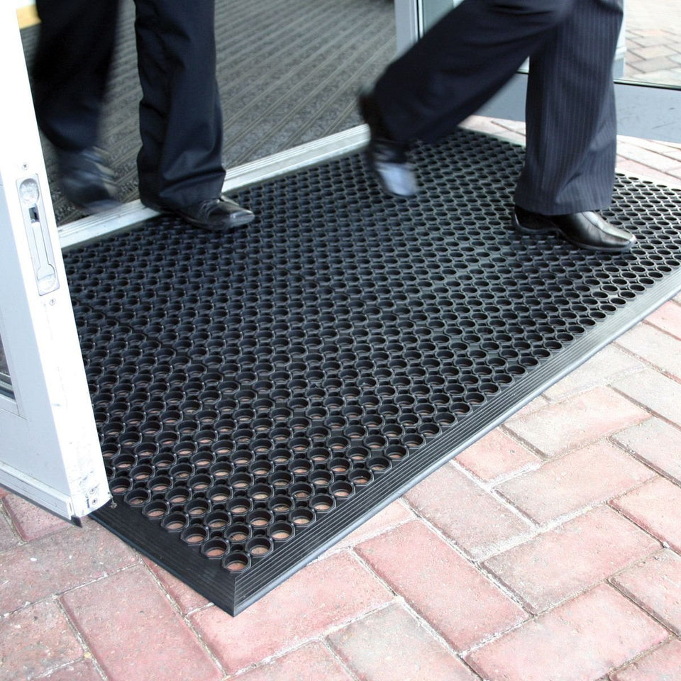 Lovinland large doormat at entrance with holes to scrape dirt.