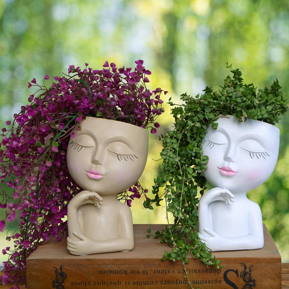 LovTocTic Resin planter is small and lightweight for easy placement.