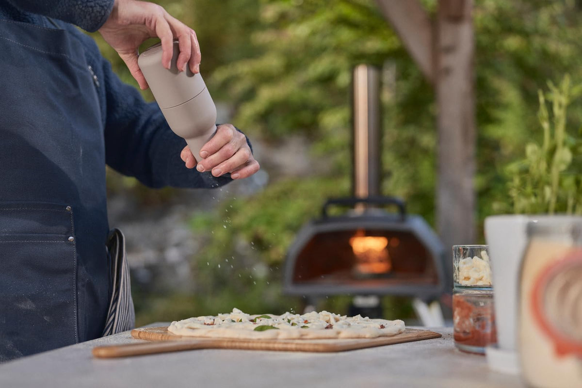 Low power cooking function for slow, even toppings warming.