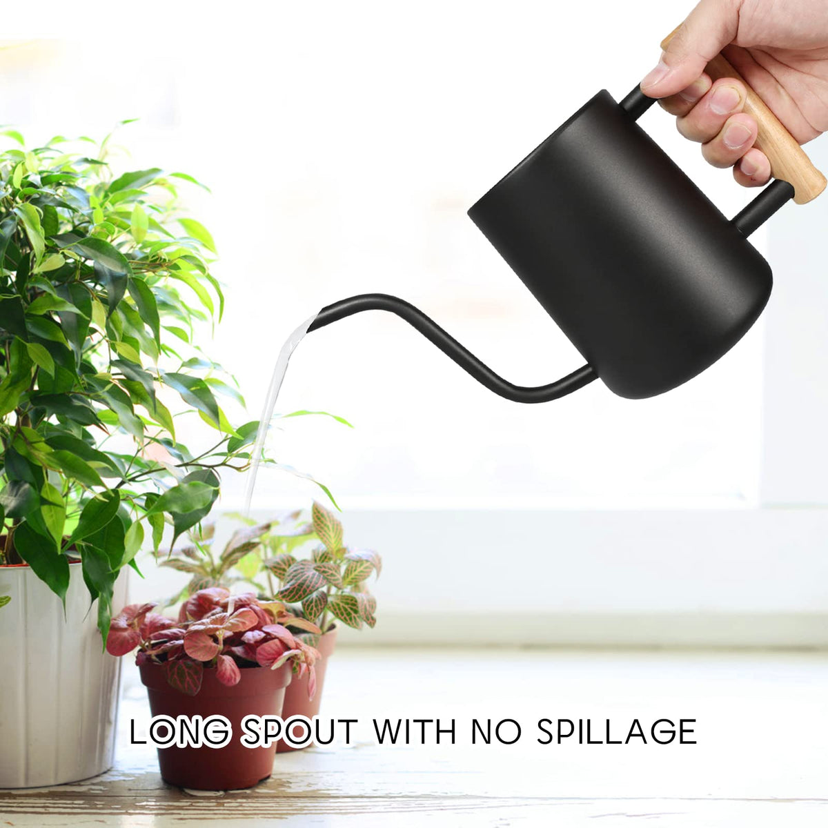LTSUMI wooden handle provides a comfortable grip during watering