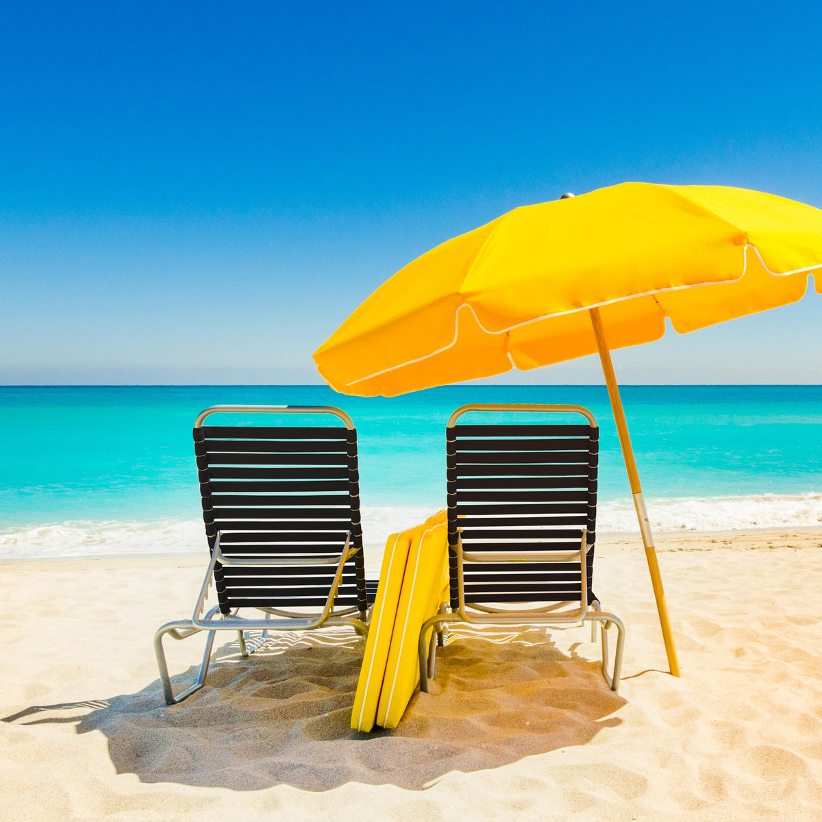 Lumpro virgin vinyl material delivers durability for outdoor use.