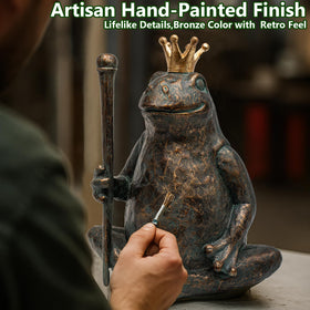 Lune cle Prince Frog with crown and scepter enhances yard whimsy.