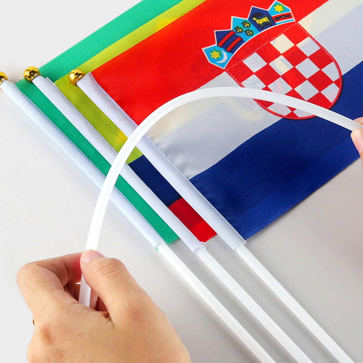 LUSEOAN world flags on sticks—colorful, durable decor for sports or school events.