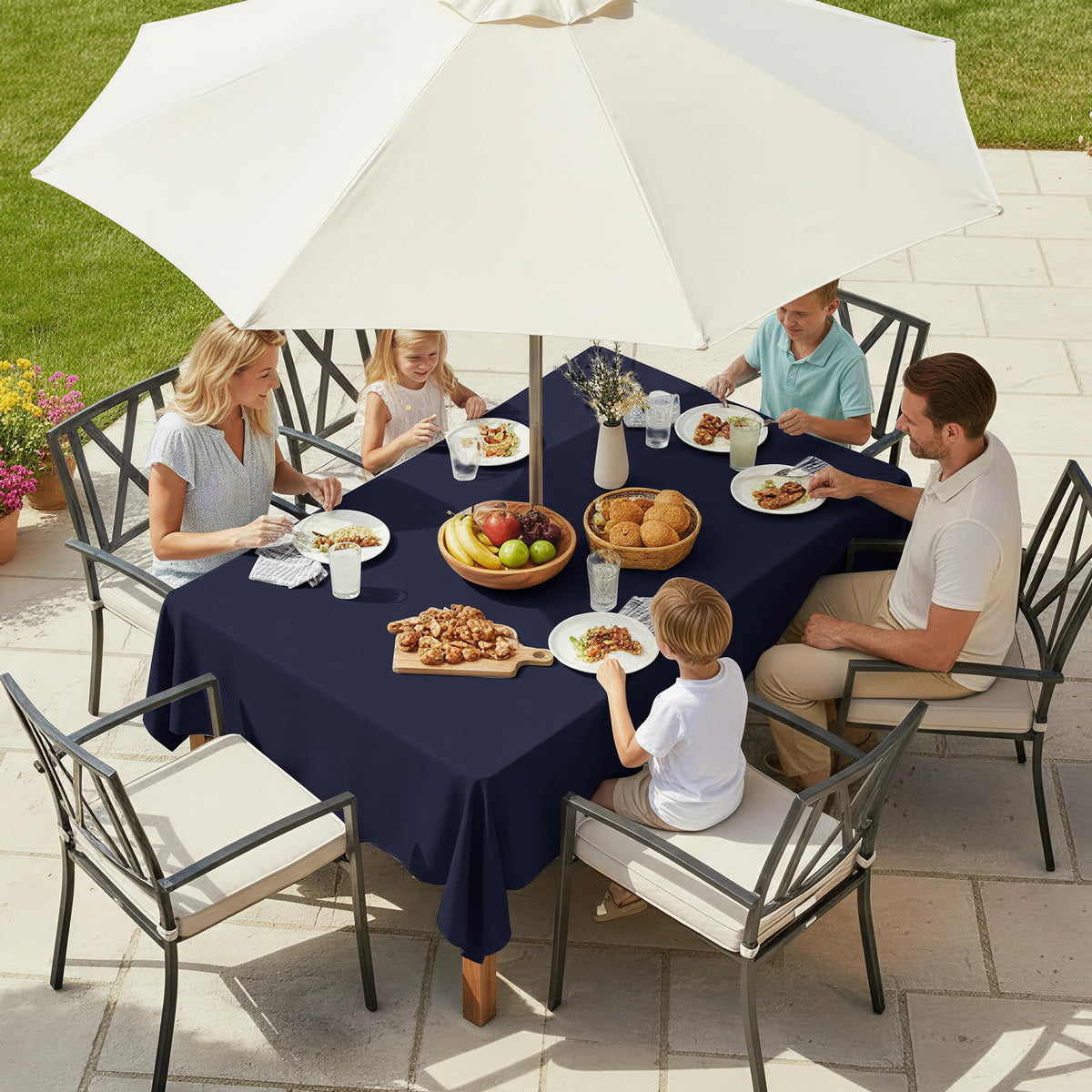 LUSHVIDA navy tablecloth with zipper opening enables easy umbrella use during meals.