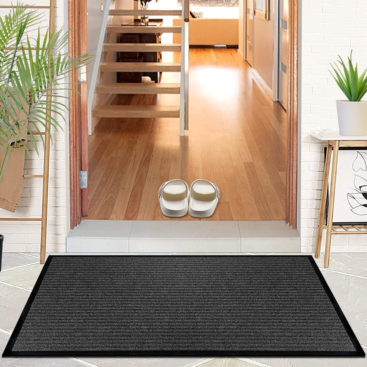 LuxUrux slip-proof mat provides reliable traction for indoor and outdoor use