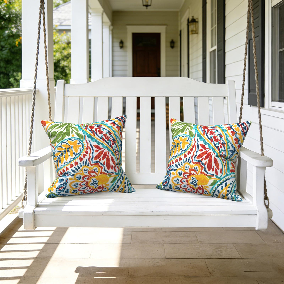 LVTXIII water-repellent pillow cover protects cushions from light splashes.