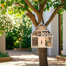 LWINGFLYER weather-resistant slanted roof protects inhabitants from rain