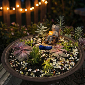 Lyeasw stone-pattern resin cat statue blends with outdoor spaces