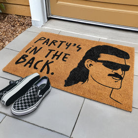 MAINEVENT Front door decor that blends humor with practical use.